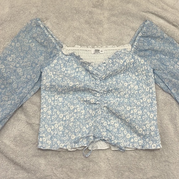 NWOT super flattering top - Picture 4 of 6